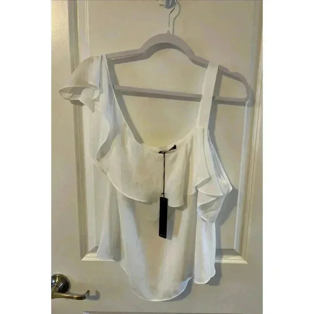 NWT KRISA REVOLVE Off One Shoulder Sexy Flowy White Tank Top Blouse Size Small